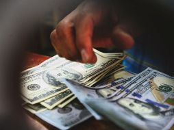 DINERO. Se espera que los envíos de dólares lleguen a un nivel récord en 2020. EL INFORMADOR/ARCHIVO