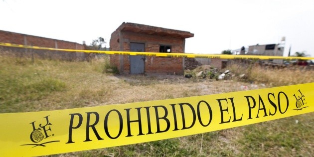 Sacan 16 cuerpos de fosa clandestina en Tlajomulco