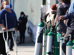 Los pacientes que han podido conseguir los tanques de oxígeno han sufrido de abusos en el costo del producto. EFE / ARCHIVO