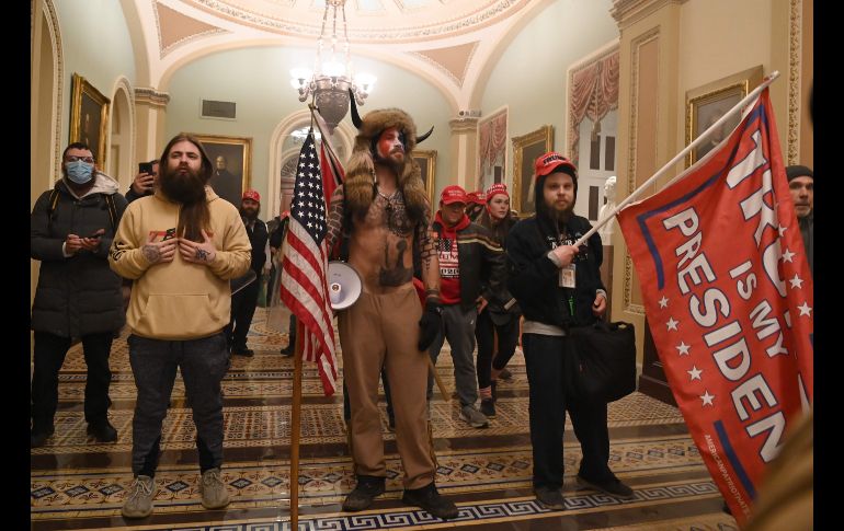 Partidarios de Trump dentro del Capitolio este miércoloes. AFP/M. Mgan