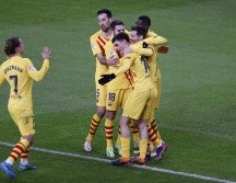 Lionel Messi celebra con sus compañeros el segundo gol contra el Athletic de Bilbao, en partido disputado este miércoles en San Mamés. EFE/L. Tejido
