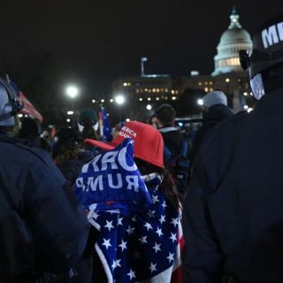 Exigen destitución de Trump tras disturbios en EU