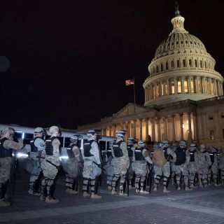 Tras toma del Capitolio, Congreso de EU vuelve a sesionar