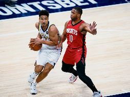 DESTACADO. Malcolm Brogdon (#7) aportó 35 puntos. EFE