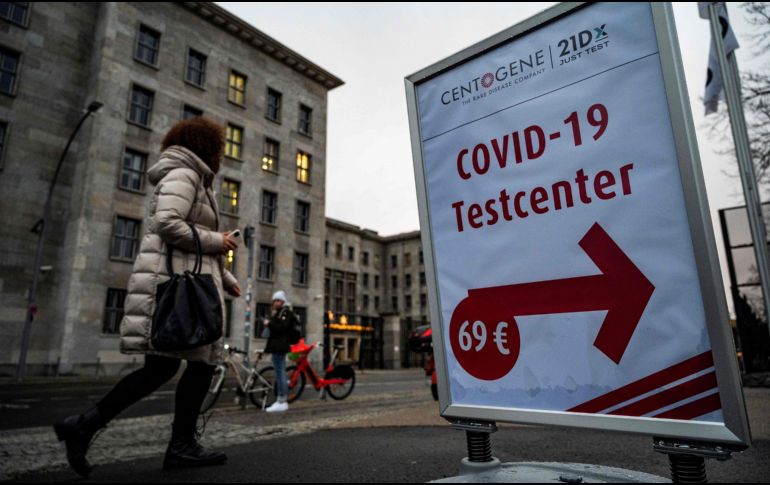Servicio. En Berlín, los habitantes pueden hacerse la prueba de COVID-19 en un módulo del Centro. AFP/J. MacDougall