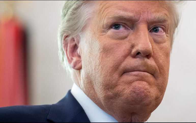 ''Este presidente no debería ocupar el cargo ni un día más'', dijo Schumer, amenazando con un juicio político si el gabinete de Trump no lo destituye. AFP / ARCHIVO