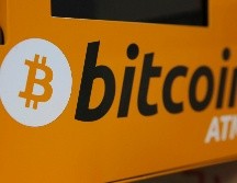 El bitcoin alcanzó los 66 mil 273 dólares al cierre de la sesión del miércoles. AP/ARCHIVO