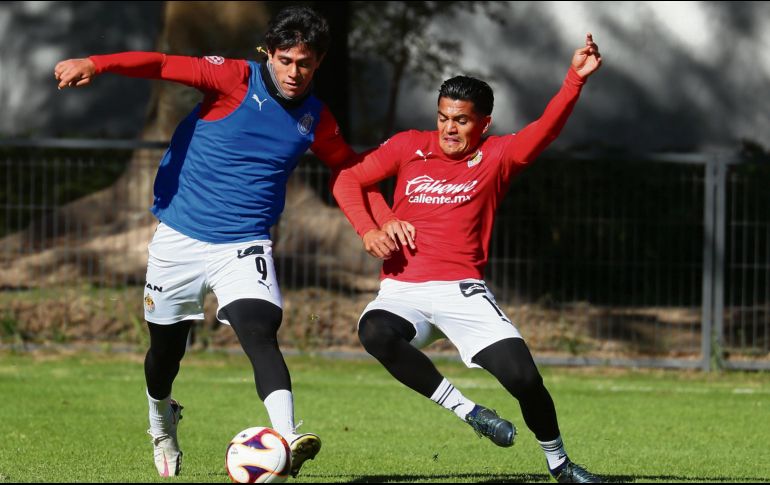 José Juan Macías y Jesús Sánchez jugarán de inicio en el estadio Cuauhtémoc. TWITTER/@chivas