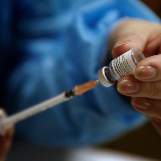 Coronavirus: Vacunación en EU encuentra resistencia entre los trabajadores de la salud