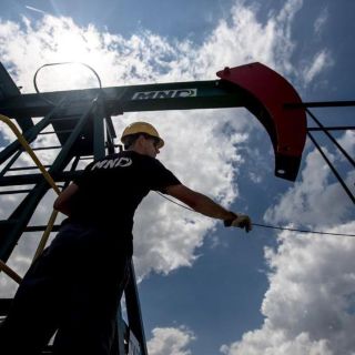 Precios del petróleo vuelven a niveles previos a pandemia