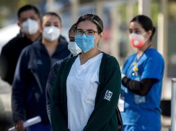 Enfermeras del Hospital Militar Regional de Especialidades, en Monterrey, se forman para la vacunación. EFE/M. Sierra