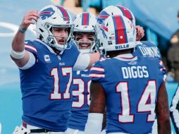 EXPLOSIVOS. Josh Allen (izq.) y Stefon Diggs estuvieron en sintonía para guiar a los Bills al triunfo. AP • J. Barnes