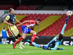 GOLAZO DE CÓRDOVA. Con un toque de zurda educada el volante de las Águilas (al fondo) doblegó al portero sanluisino para darle los tres puntos a los de Coapa. IMAGO7