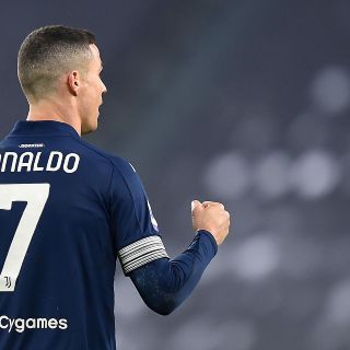 Cristiano Ronaldo iguala al máximo goleador de la historia