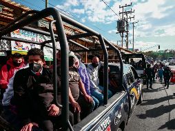 SERVICIO. Policías capitalinos apoyaron a los usuarios. SUN