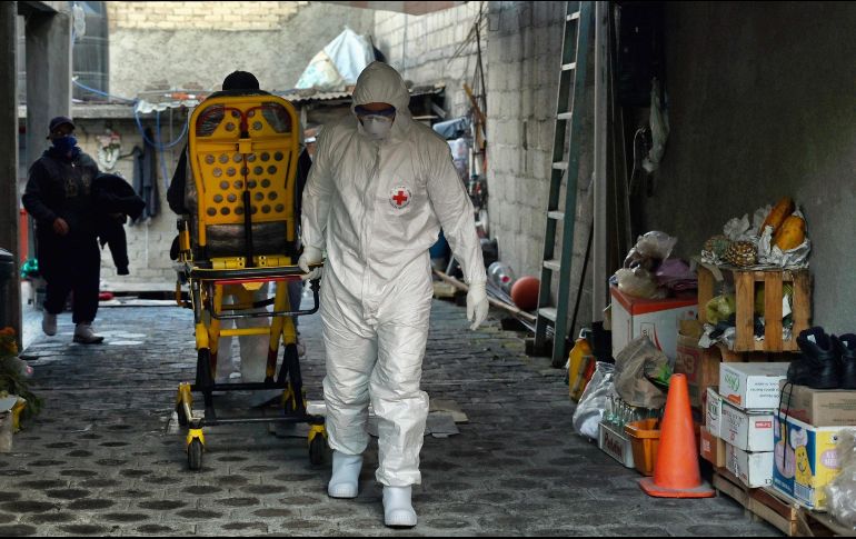 De acuerdo con el reporte de COVID-19, la Ciudad de México llegó seis mil 811 personas hospitalizadas a causa del virus. AFP / A. Estrella