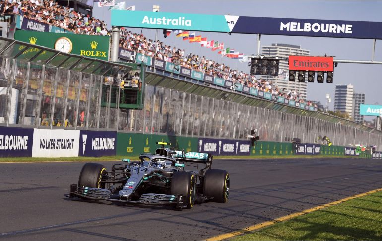 Los Grandes Premios de Fórmula 1 de Australia y China, previstos el 21 de marzo y el 11 de abril, se aplazaron al 21 de noviembre y a una fecha por determinar, anunció este martes la organización. AFP / ARCHIVO