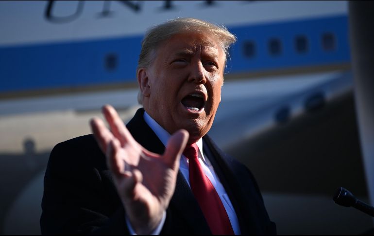 Trump realiza estas declaraciones a los periodistas en la Casa Blanca poco antes de salir de viaje hacia Texas. AFP / M. Ngan