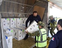 El segundo bloque de vacunas llegará en los próximos días y se destinará al resto del personal médico. EFE