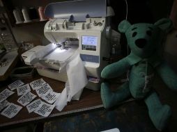 A causa de la pandemia mucha gente no pudo despedirse de sus familiares y necesitan cerrar ese círculo, algo a lo que ayudan los osos. AP/C. Chávez