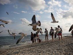 En un escenario optimista, la Sectur prevé que en 2021 visitarán el pais 42.7 millones de extranjeros. AP/A. Espejel