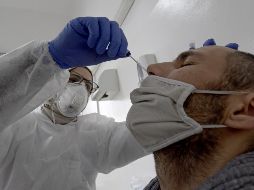 La propagación de ambas variantes está infraestimada, debido a la distorsión de datos causada por los países con capacidad de analizar la secuenciación del virus. AFP / F. Belaid