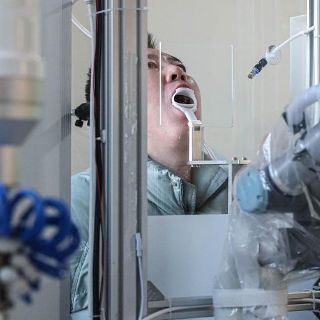 "¡Diga ahhh!": robot hace pruebas de coronavirus en China
