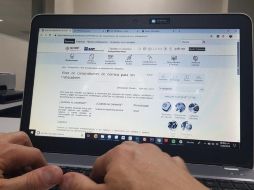 Los contribuyentes también pueden hacer trámites y acceder a servicios desde su casa en el portal sat.gob.mx. EL INFORMADOR/Archivo