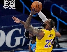 LÍDER. LeBron James marcó la diferencia en la duela y los Lakers siguen sumando triunfos. AP
