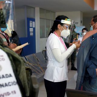 Vacunan a más de 94 mil mexicanos contra COVID-19 en un día
