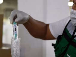 A los pacientes se les entregará un kit de seguimiento que incluye termómetro y medicamentos, entre otros productos. AFP/ARCHIVO