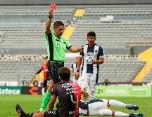 Apenas se ha jugado una jornada del Torneo Guard1anes 2021 y Atlas sigue sufriendo por la indisciplina dentro del terreno de juego. Imago7