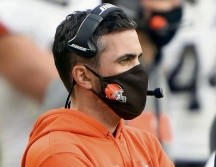 El entrenador en jefe de los sorprendentes Browns prepara el crucial juego contra los Chiefs. AP