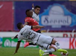 Incluso el actual entrenador de los Zorros, Diego Cocca, debutó en el banquillo rojinegro con un triunfo ante Querétaro en la Jornada 6 del Guard1anes 2020. Imago7