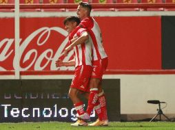Martín Barragán e Ian González celebran el único gol del partido. IMAGO7/E. Bazán