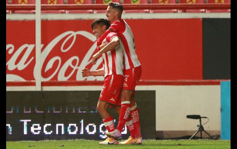 Martín Barragán e Ian González celebran el único gol del partido. IMAGO7/E. Bazán