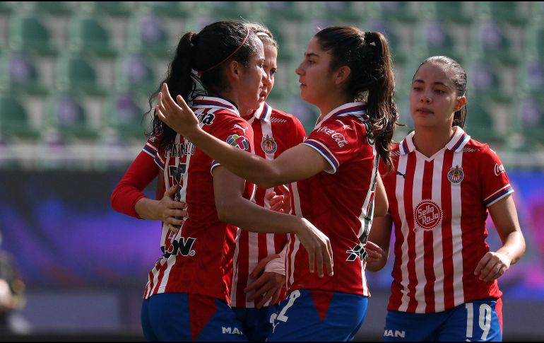 De esta manera, por segundo torneo consecutivo y por tercera vez en la historia de la Liga MX Femenil, Chivas arrancó un certamen con paso perfecto de dos victorias. Imago7 / E. Resendiz