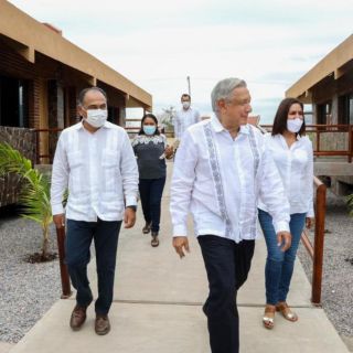 AMLO: Seguiré subiendo mensajes al "face" mientras no me censuren