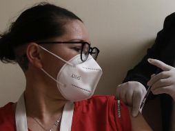 En la primera etapa, México está aplicando las vacunas contra el COVID-19 al personal de salud. AP/ARCHIVO
