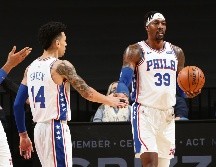 CORTOS. Los 76ers no contaban con los suficientes jugadores para ir a la duela. AFP • J. Murphy