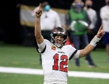 BRILLAN. Brady y la ofensiva de los Buccaneers aprovecharon tres pérdidas de balón de los Saints, entre ellas dos intercepciones a Brees, con touchdowns.  AFP• C. Graythen