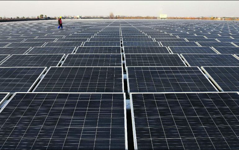 Estados Unidos necesita multiplicar la instalación de paneles solares y desarrollar nuevas formas par almacenar ese tipo de energía. AP / ARCHIVO