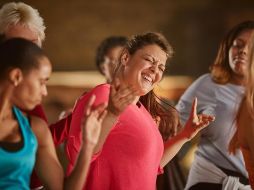 Al bailar algunos bromean con la expresión: ¡A mover el esqueleto! Pero ¿qué dice la ciencia? GETTY IMAGES