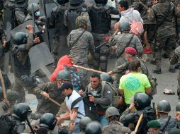 Una caravana de migrantes, de unas seis mil personas, que busca llegar a Estados Unidos se encuentra varada en Guatemala. AFP / ARCHIVO
