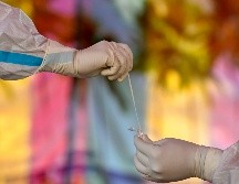 Esta es una alternativa a las pruebas PCR que se realizan en varios centros de salud del Gobierno de Jalisco. AFP / ARCHIVO