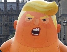 ARTE INFLABLE. La curiosa figura representa, según el museo, la resistencia de un sector social en Londres ante la visita de Trump. EFE