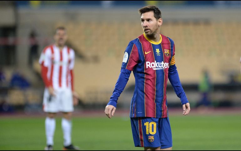Messi recibió una tarjeta roja por primera vez como jugador del Barcelona, después una agresión sin balón al jugador del Athletic Asier Villalibre. AFP