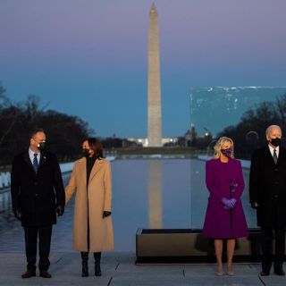 Joe Biden rinde homenaje a muertos por COVID-19 en EU