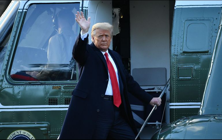 Como presidente saliente, Donald Trump abordó el helicóptero presidencial, Marine One, con destino a Florida. AFP / M. Ngan