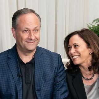 Kamala Harris: ¿Quién es Doug Emhoff, el esposo de la vicepresidenta de EU?